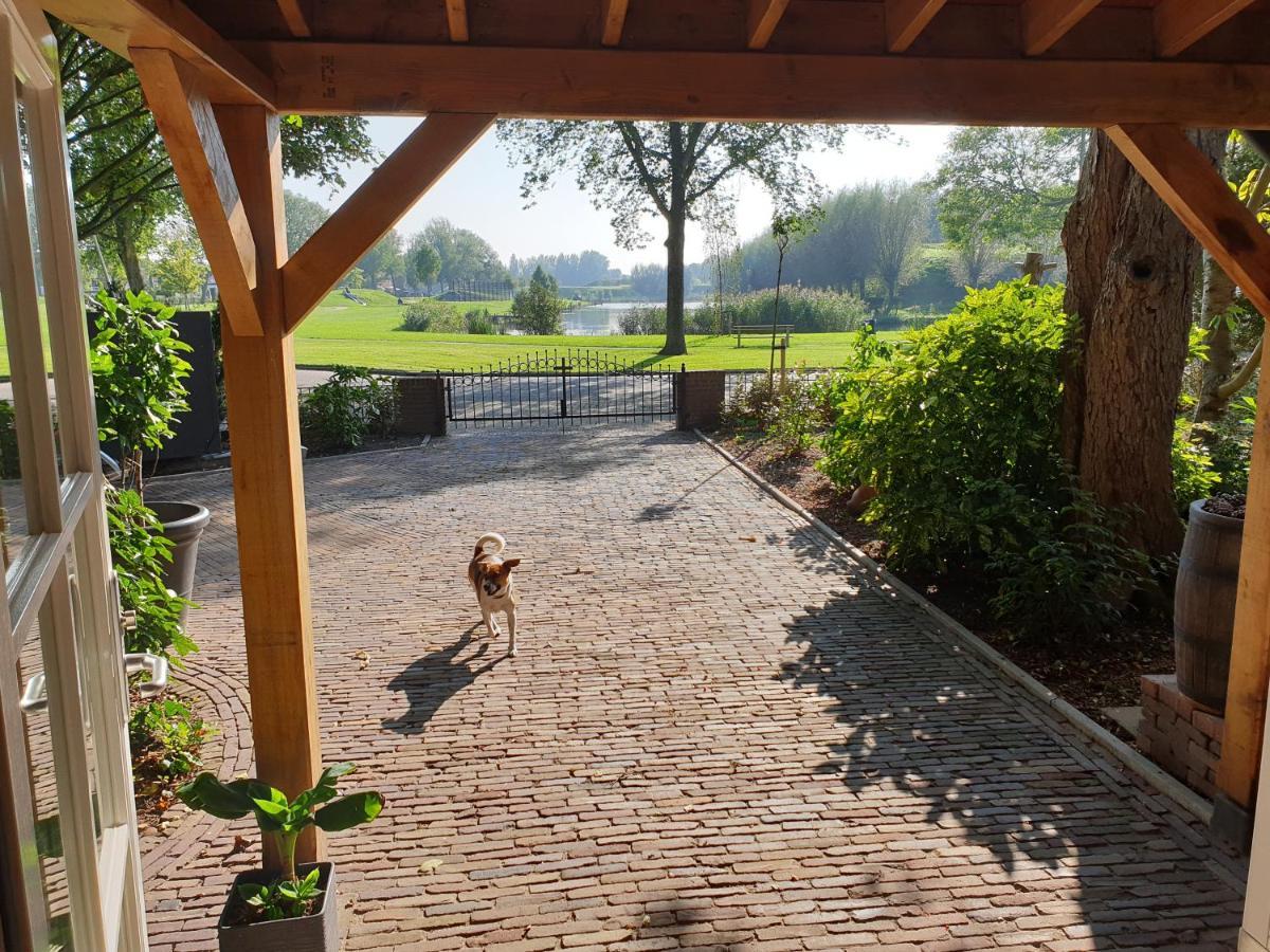 Bed and Breakfast The Walnut Tree Hellevoetsluis Exterior foto